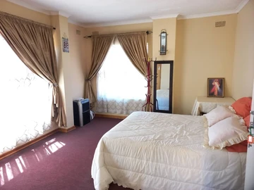 6 Bedroom House