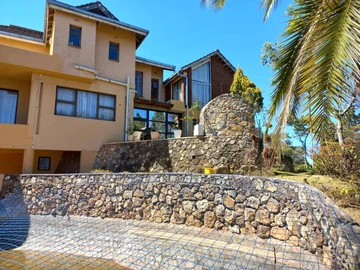 6 Bedroom House