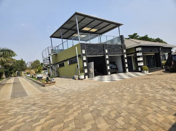 6 Bedroom House